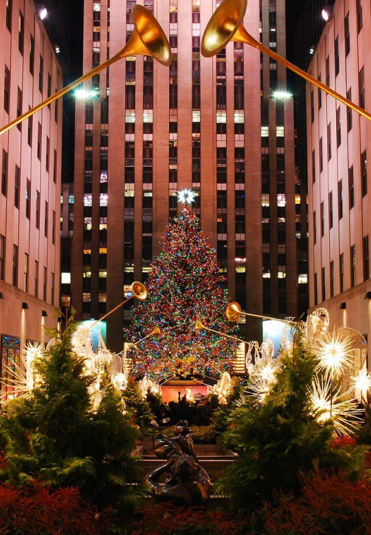 Rockefeller Center | Shutterstock Credit James Kirkikis 